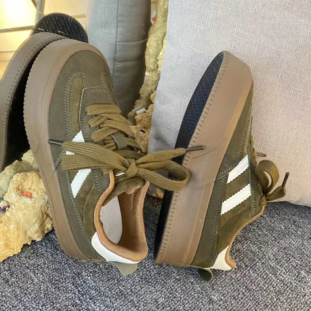 “Double Line Flat Bottom” Shoes
