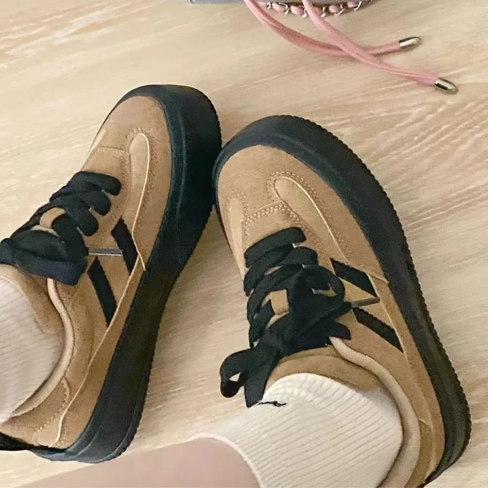 “Double Line Flat Bottom” Shoes
