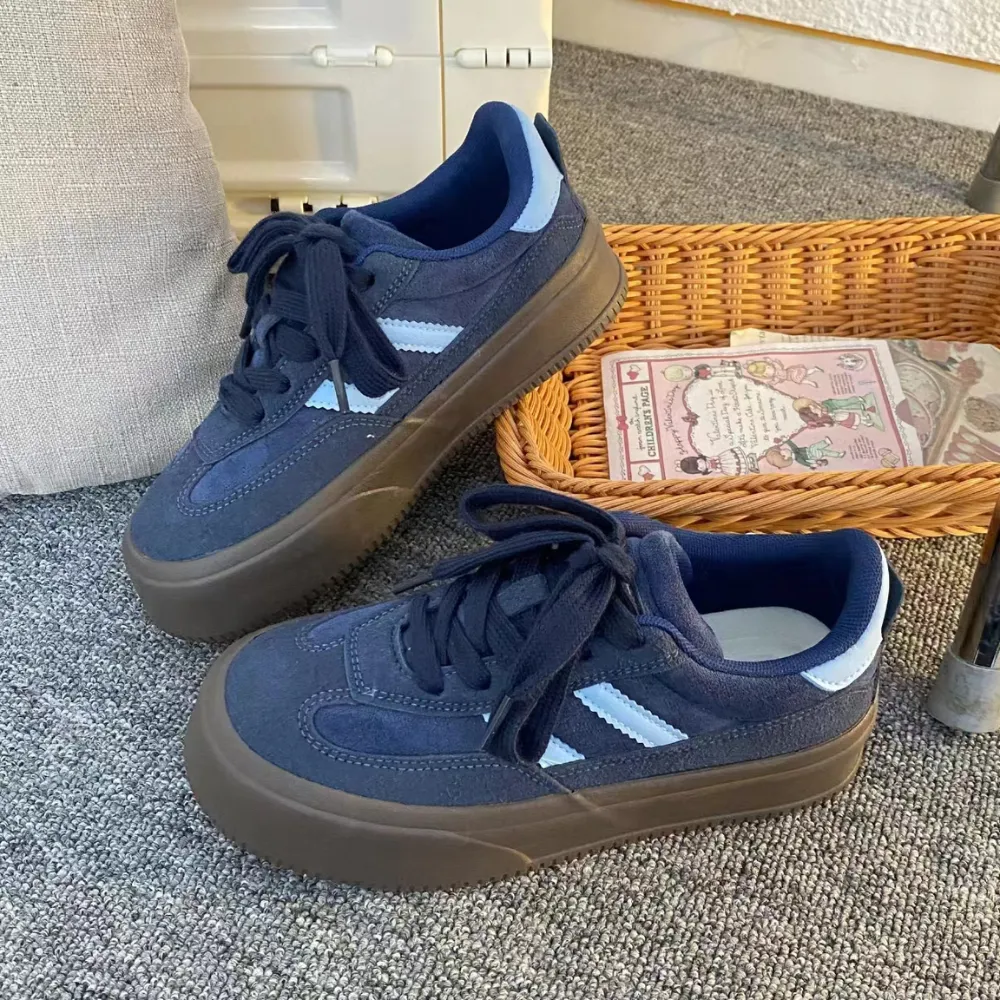 “Double Line Flat Bottom” Shoes